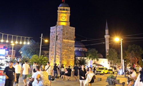 Nüfusu gündüz 82, gece 10 bin