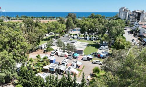 Antalya'nın 5 yıldızlı otel konforunda karavan kampı 