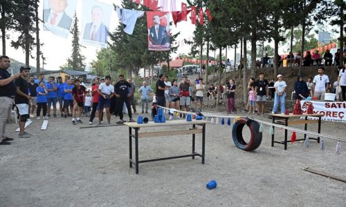Bu da köy Survivor'u: 5 yıldızlı tatili duyan köylüler kıyasıya yarıştı