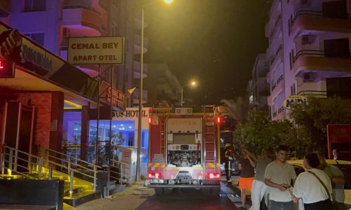 Alanya'da apart otelde yangın korkuttu