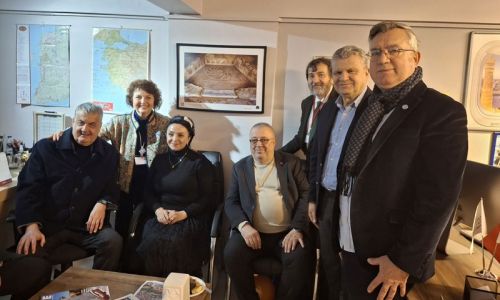 FlyGroup Seyahat Acentası Edremit’te hizmete girdi