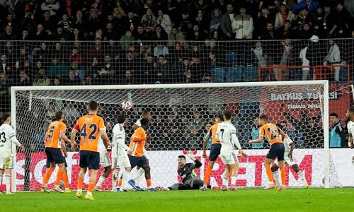 Zafer 90+7'de geldi! Beşiktaş, Başakşehir'de hata yapmadı