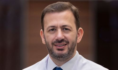 Uykuda tekme atmanın sebebi her zaman masum olmayabilir