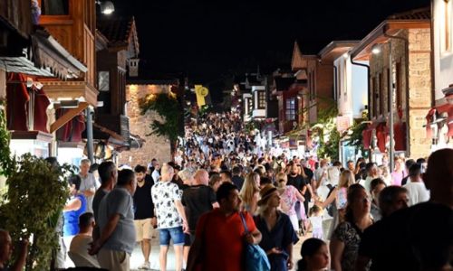 2026 yılının Ocak ayında Türkiye’yi  2 milyon 246 bin 639 turist ziyaret etti