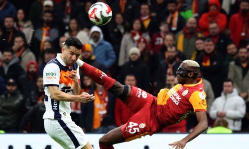 Zirvede fark açılıyor! Galatasaray 10 kişilik Başakşehir'e fark attı