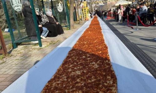 63 metrelik dev lahmacun Guinness’e girdi