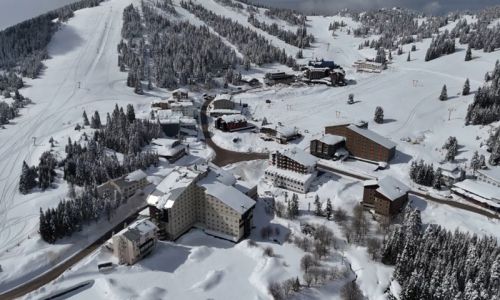 Uludağ'da sezon uzadı nisan ayıyla 2 metre kar var