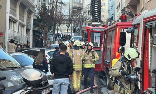 Otelde yangın paniği: 6 kişi mahsur kaldı