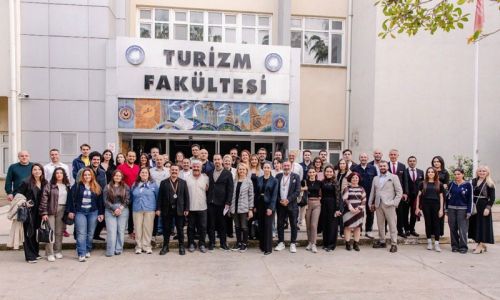 Akdeniz Üniversitesi Turizm Fakültesi’nde mezun-öğrenci buluşması