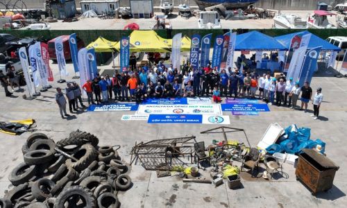 38 dalgıc Antalya'da deniz dibini temizledi