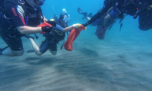 Antalya'da 4 etaptan oluşan deniz dibi temizliğinde yaklaşık 20 ton atık çıkartıldı