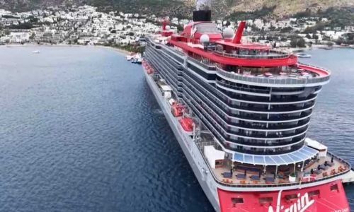 Dev kruvaziyer gemiler, 2 bin 636 turistle Bodrum'a geldi