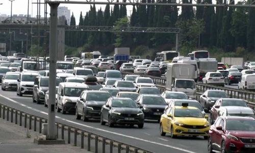 Kurban Bayramı tatilinin başlamasıyla yollarda yoğunluk oluştu