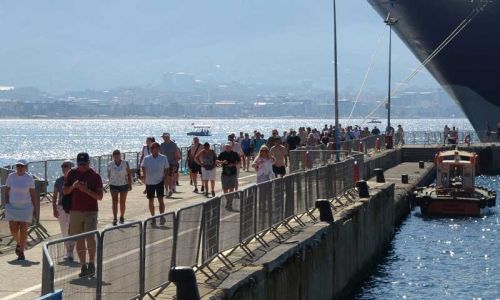 Turistler Alanya'ya denizden geldi