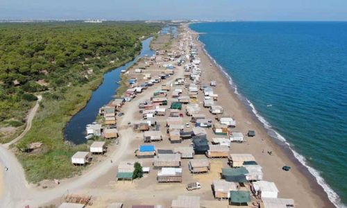Antalya'da denize sıfır 5 yıldızlı çardakların yerini halk plajları alıyor