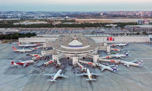 İstanbul'daki iki havalimanı, yılın ilk yarısında 78 ilin nüfusundan fazla yolcuyu ağırladı