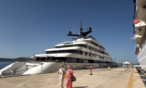 Bodrum'a iki gemi birden geldi