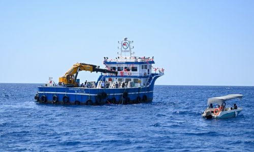 Antalya'da 50 yapay resif denize indirildi