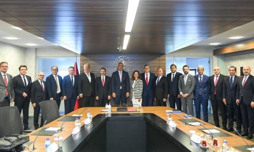 Bakan Ersoy hizmet sektörü temsilcileri ile bir araya geldi