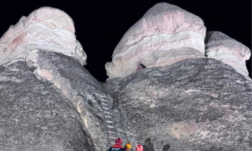 Peribacasının tepesinde mahsur kalan turisti AFAD ekipleri kurtardı