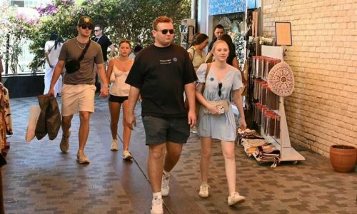Kuşadası'na 2 kruvaziyerle 7 bin 818 turist geldi