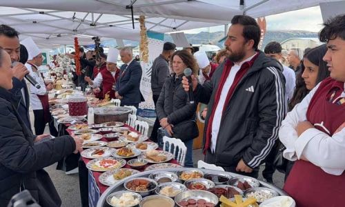 'Dünyanın En Büyük Anadolu Sofrası' ile Guinness Rekorlar Kitabına girdi