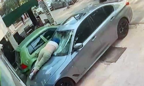 Otelin 6. katından otomobilin üstüne düşen kadın ağır yaralandı