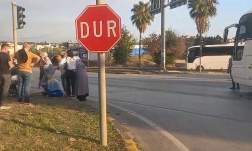 Manavgat'ta otel servisi ile motosiklet çarpıştı: 1 yaralı